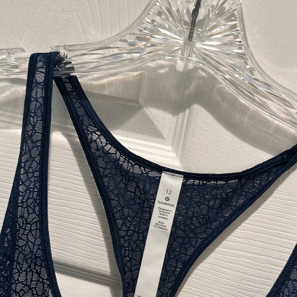BNWT’S Lululemon Twist and Train Tank - Picture 5 of 10